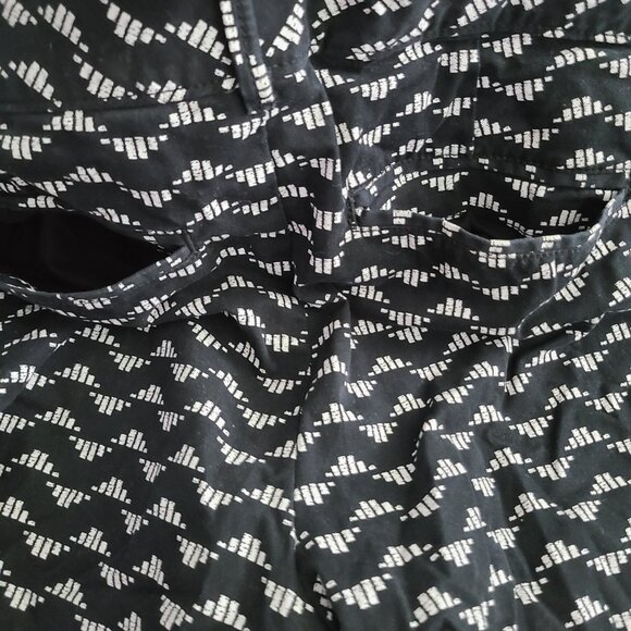Old Navy Pixie Shorts Black White Geometric Print Size 8 Regular - Picture 6 of 11